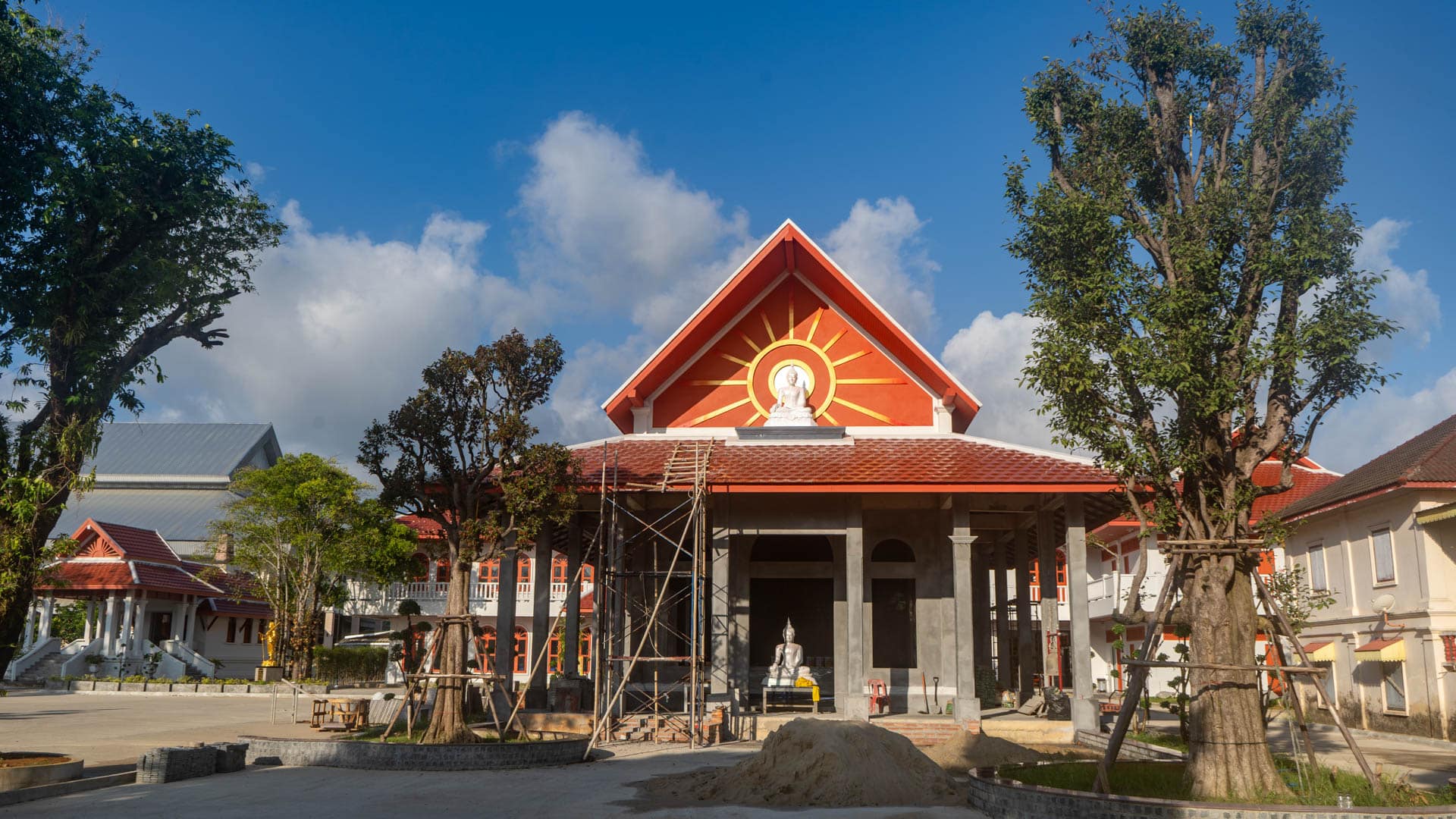 New pavilion and temple buildings across the forecourt at Wat Phra Nang Sang