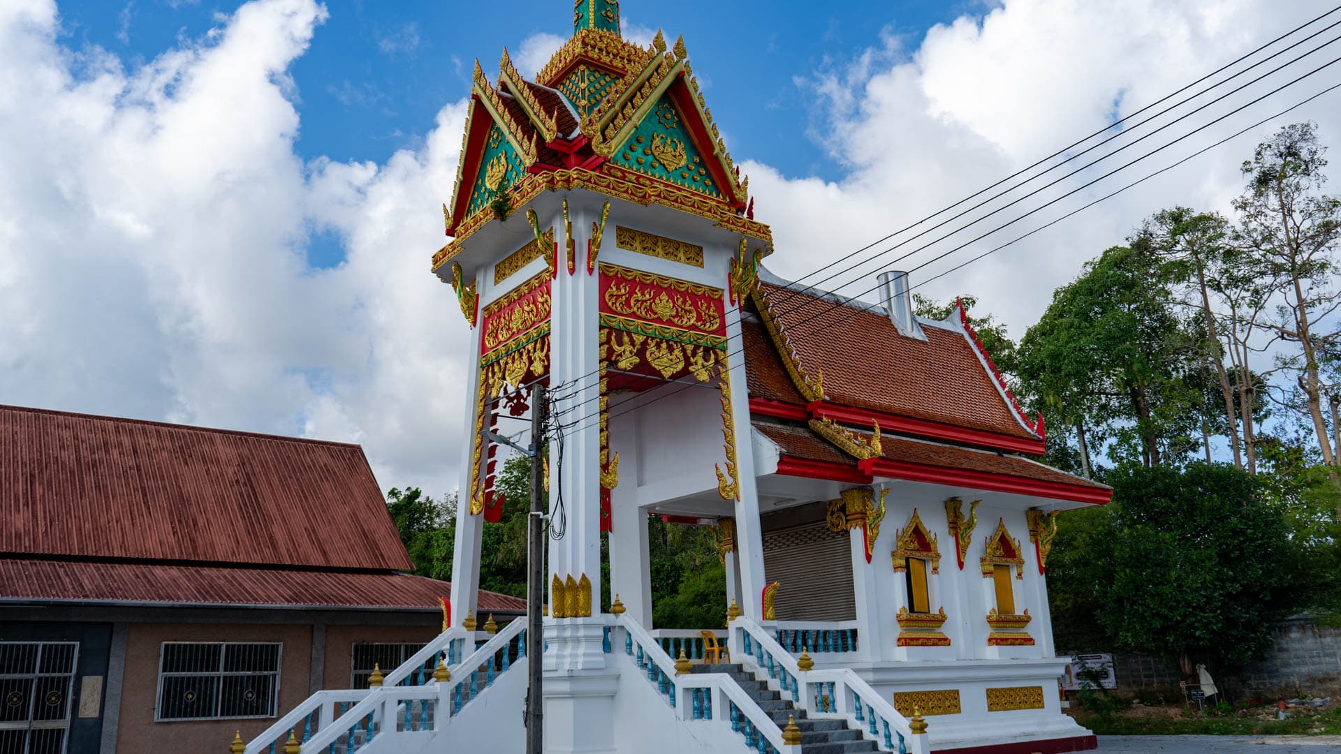 Cremation hall with tall entrance tower at Wat Sri Sunthon