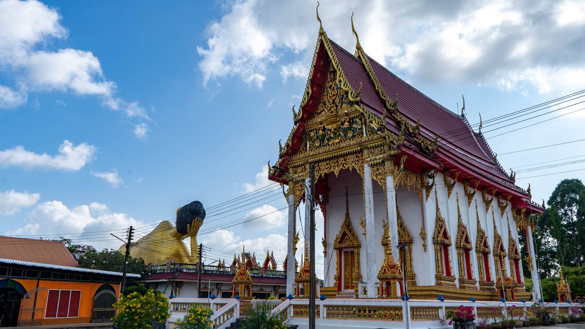Main temple hall with reclining Buddha behind at Wat Sri Sunthon